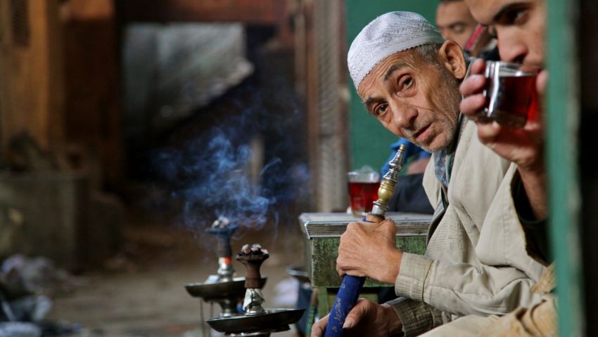 فيديو| لك أن تتخيل.. هذا ما ينفقه المصريون على السجائر والشيشة سنويا