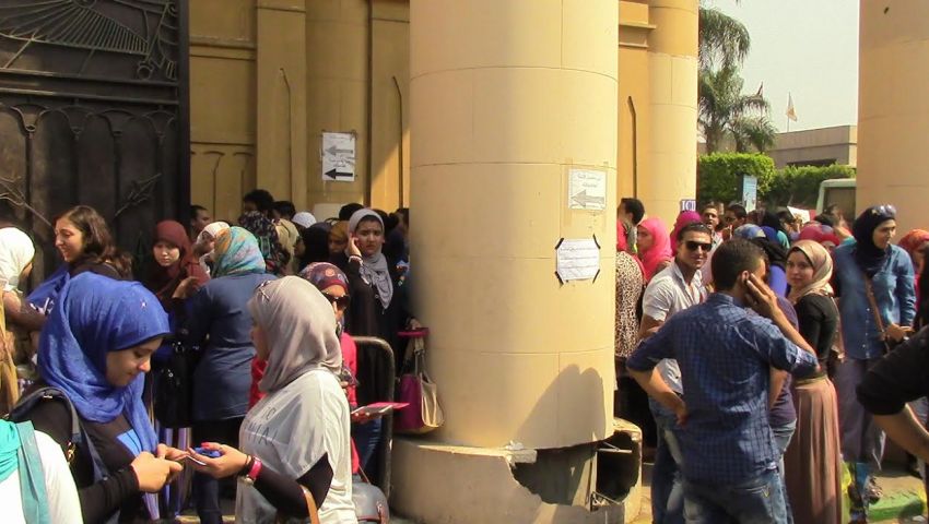 «اذكر 3 أغاني لعمرو دياب».. معيد بعين شمس يمازح طلابه بسؤال «من خارج المنهج»
