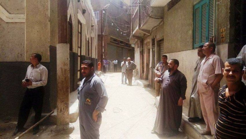 بالصور| بعد تصدعها.. إخلاء 10 منازل بسوهاج من السكان