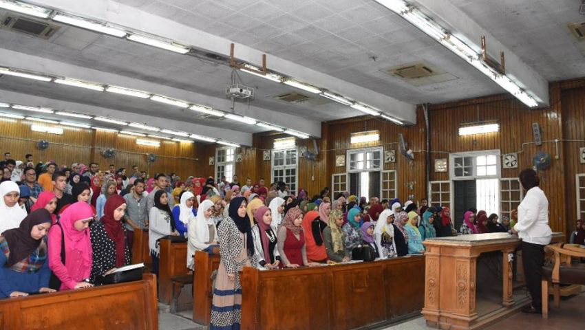 بالصور| تضامنًا مع «شهداء الواحات».. حداد في محاضرات الجامعات