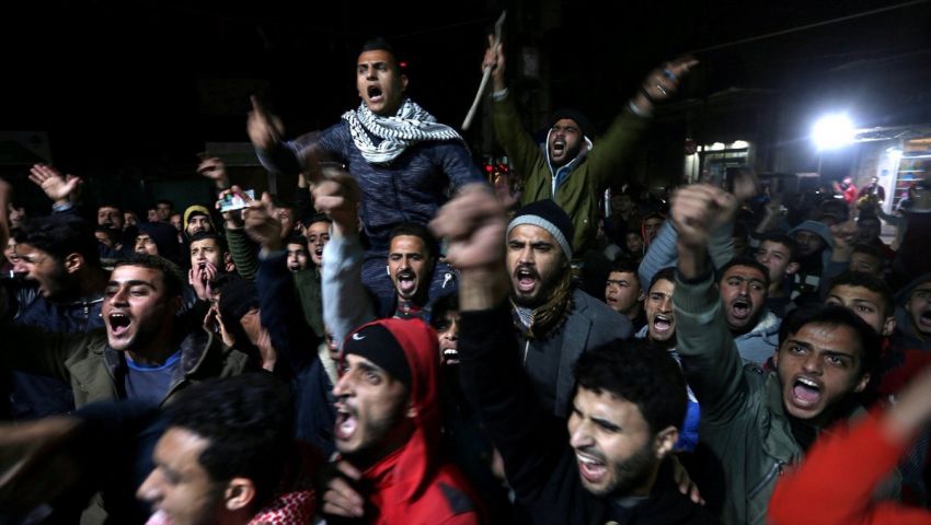 انتفاضة فلسطينية دعمًا للمقاومة في غزة.. وحماس تشيد بـ«مصر»