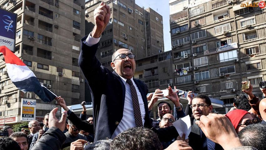 مصدر أمني: وصول خالد علي قسم الدقي لاحتجازه 24 ساعة‎