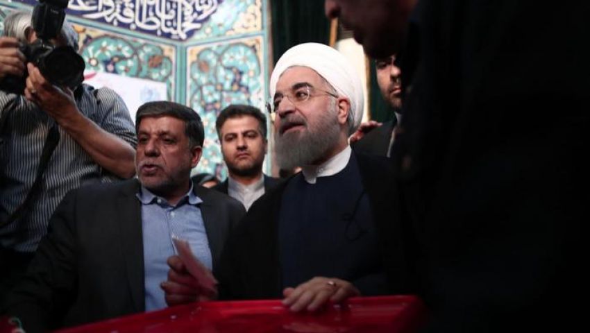 من أجل أو ضد روحاني.. اﻹيرانيون يختارون رئيسهم « ألبوم صور»