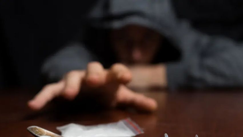 متعافي من الإدمان: رهنت ابنتي من أجل المخدرات.. وهذه بداية طريق النجاة