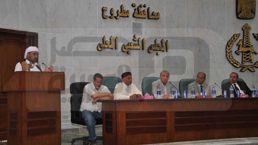 بالصور.. محافظ مطروح يبحث مشاكل نقص المياه