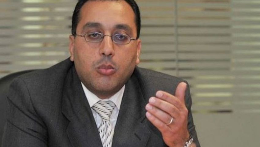 وزير الإسكان ينتقد تأخر تنفيذ توسعات الصرف بعين شمس