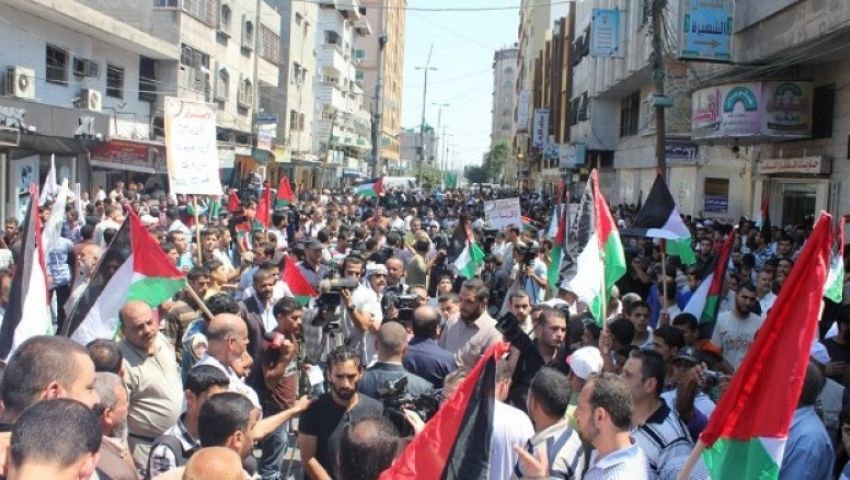 مسيرة في غزة احتجاجًا على مشروع قانون إسرائيلي يحظر رفع الأذان