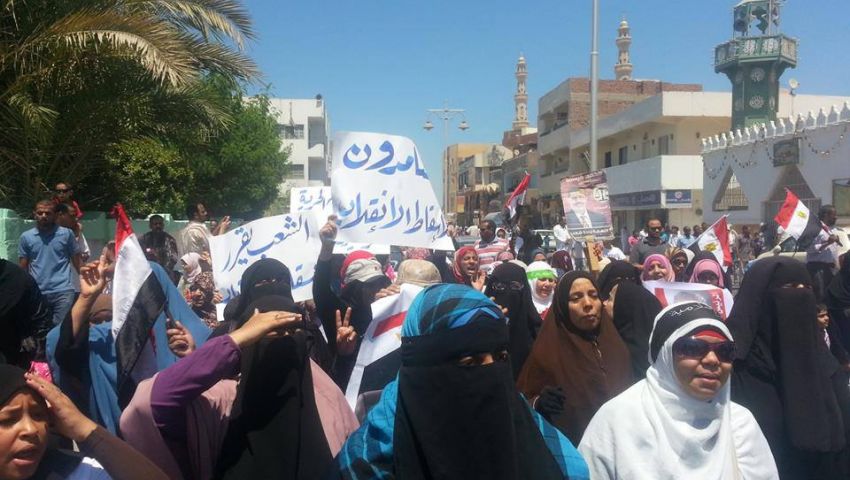 كاتب إسرائيلي يدعو أمريكا لسحق الإسلام