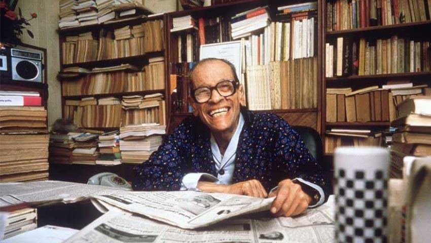 «شريط سينمائي» يخلد حكايات نجيب محفوظ... وللدرما نصيب