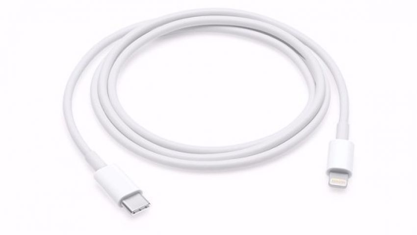 Apple تحذر من كابلات Lightning غير الأصلية