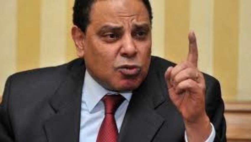 الأسوانى: الرئيس يدفع مصر لحرب أهلية 