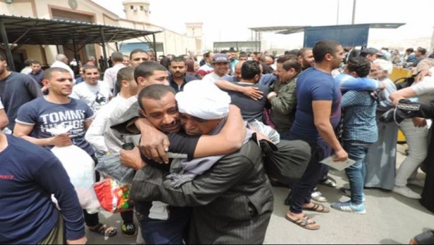 فيديو| الفرق بين العفو الرئاسي والشرطى والصحي فى السجون المصرية