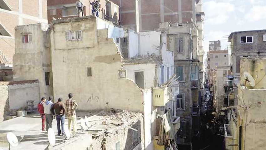 العقارات الأيلة للسقوط.. خطر يهدد حياة أهالي الإسكندرية