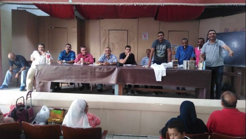 شورت وفنلة وكاب.. تعرف على تفاصيل المزاد الأغرب في الإسكندرية