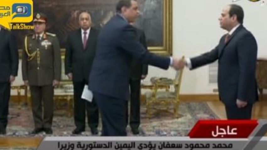 بالفيديو..الوزراء الجدد يؤدون القسم أمام السيسي 