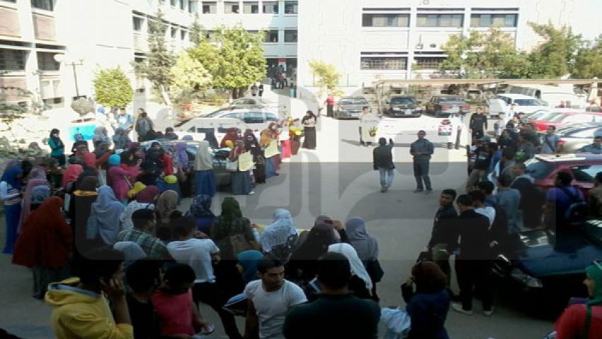 بالصور.. مظاهرة طلابية في جامعة السويس