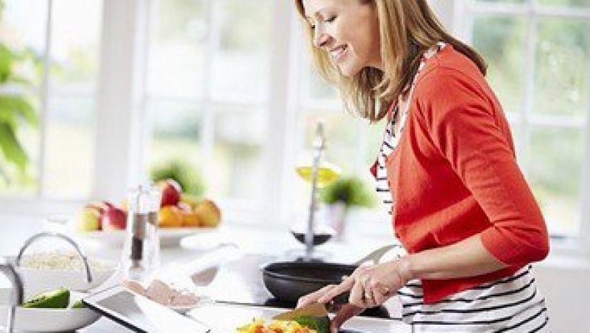 10 أخطاء ترتكبها المرأة أثناء طهي الطعام
