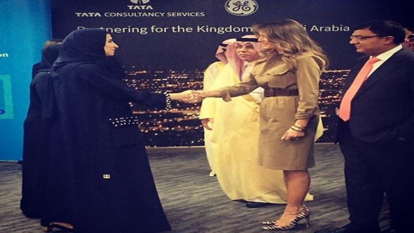 سي إن إن: رغم شعرها المكشوف.. الصحافة السعودية تشيد بميلانيا