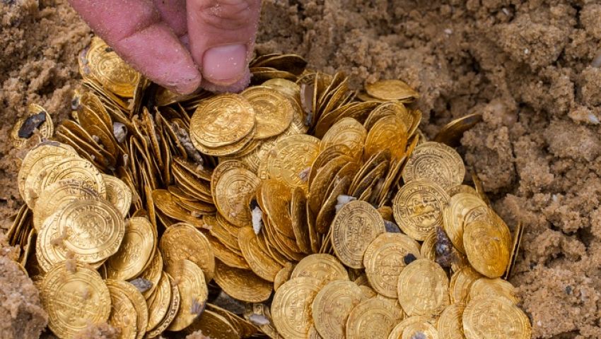 انفجار قنبلة في وجه شاب أثناء البحث عن «كنز» في الغابة