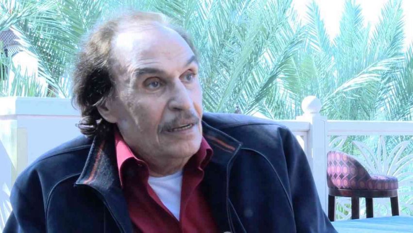 فيديو| آخرهم بكاء عزت العلايلي.. قصص وفاء النجوم لـ«رفيق العمر»