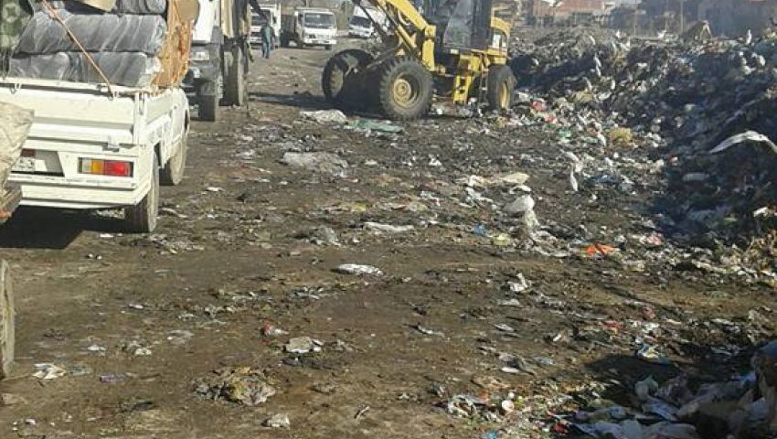 بالصور| القليوبية:  تشن حملة إزالة مخلفات بمدينة قليوب