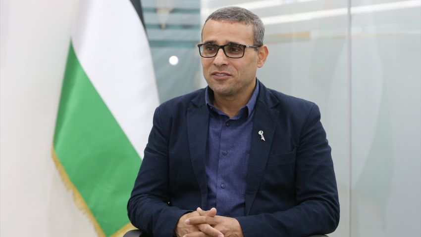 قضى 18 عاما في سجون الاحتلال.. العواودة يروي آلام الأسرى الفلسطينيين
