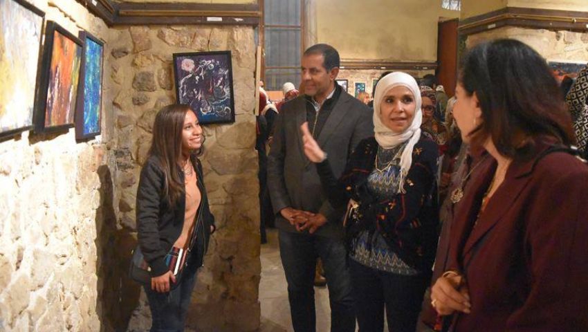 من وحي التجريدية.. إبداعات بريشة 140 طالبًا
