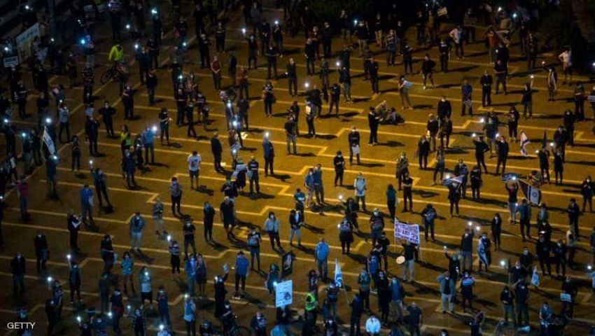 بالأعلام السوداء..  مظاهرات «التباعد الاجتماعي» تهز «إسرائيل»
