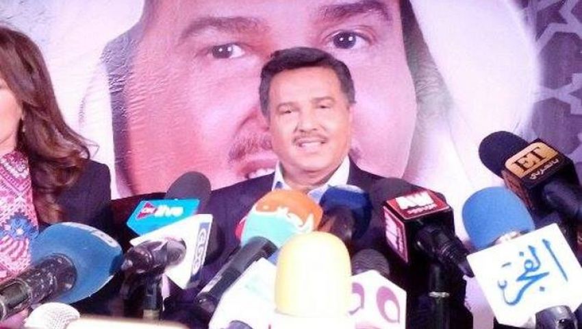 بعد3 ساعات تأخير.. بدء مؤتمر الفنان محمد عبده
