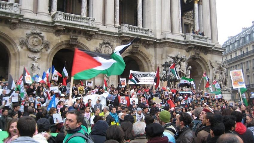 فلسطينيون يتظاهرون ضد «قانون الأذان»: لن تسكت المآذن