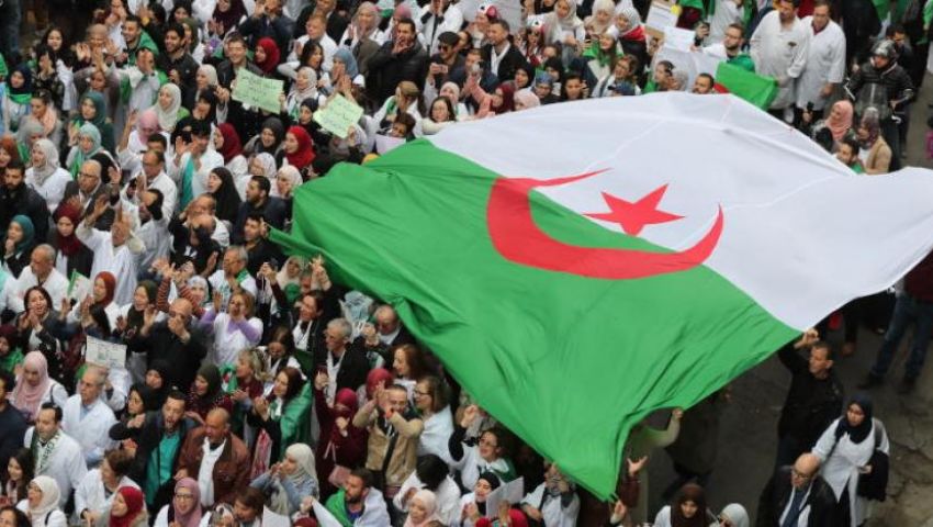 بوتفليقة «وحيداً».. الحزب الحاكم يدعم الحراك والجيش يغازل المتظاهرين