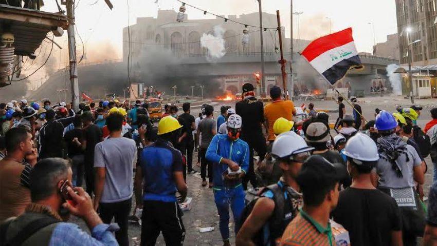 احتجاجات العراق تتسع.. واتهامات للحكومة باستخدام «قنابل مرعبة»