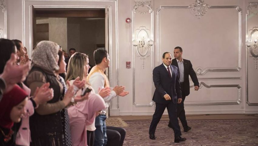 7 صور من زيارة السيسي المفاجئة لطلبة البرنامج الرئاسي لتأهيل الشباب