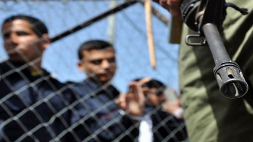 وزير فلسطيني: التغذية القسرية تعرِّض حياة الأسرى بسجون الاحتلال للخطر