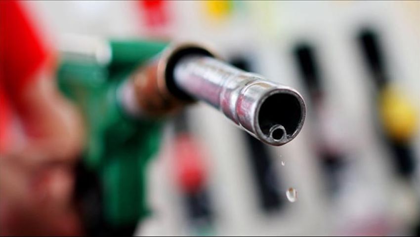 غموض حول اعتزام الحكومة زيادة أسعار الوقود فى يونيو الجاري