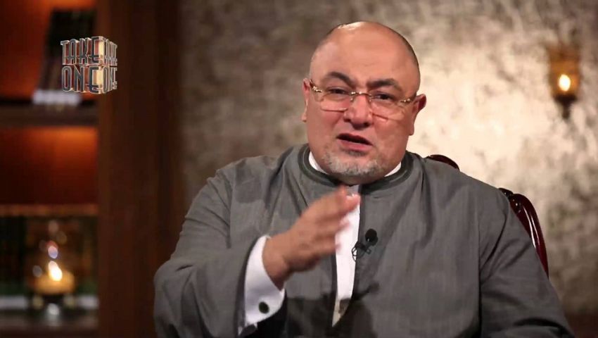 فيديو.. متصلة لـخالد الجندي: المغرب أذن وأنت على الهواء.. فهل صليت؟