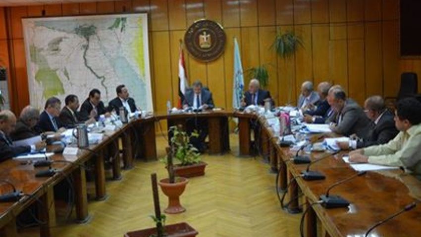 صور.. القوى العاملة: صرف إعانات طوارئ لـ 332 عاملا متضررًا بشمال سيناء