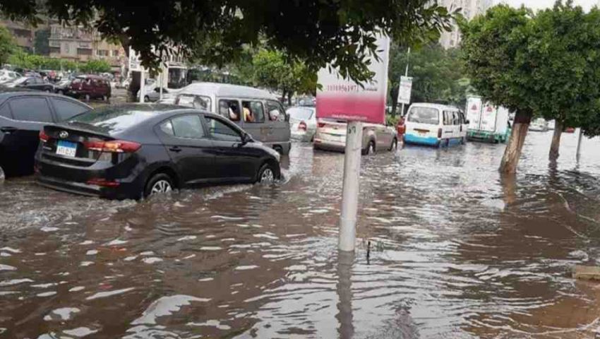 أسوشيتيد برس: الأمطار الغزيرة كشفت تهالك شبكات الصرف بمصر