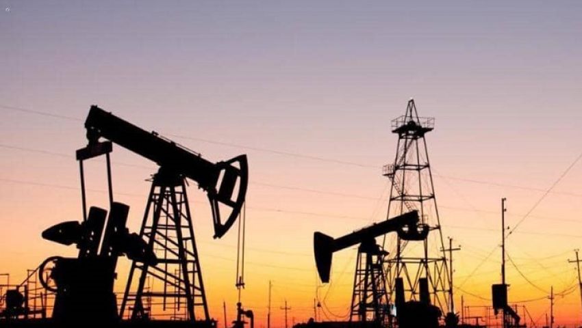 أسعار النفط تواصل الهبوط وسط تخوفات تباطؤ اقتصادي