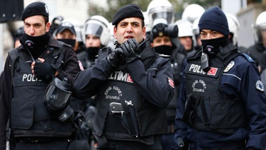 شاهد| لحظة  هجوم مسلح على مركز شرطة غازي عنتاب بتركيا