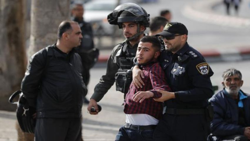 قوات الاحتلال تقمع وقفة تضامنية مع المعتقلين الفلسطينيين بالقدس‎