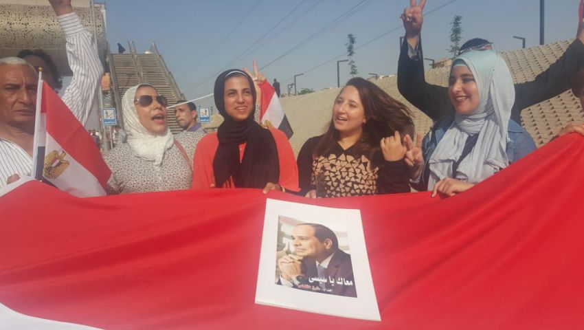 صور وفيديو| بمسيرات فى القاهرة والمحافظات.. آلاف المصريين يستجيبون لدعوات دعم «السيسي»