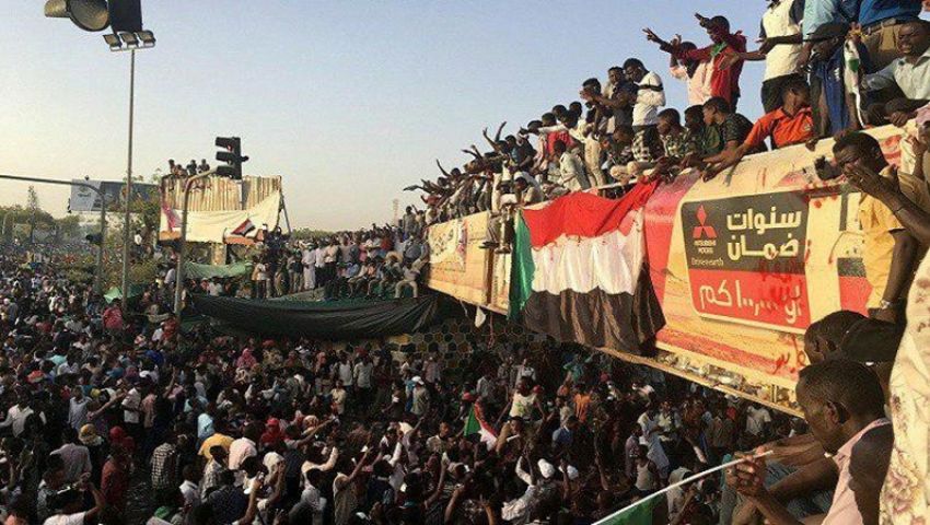 مظاهرات السودان تعيد التفاوض.. واتفاق بإطلاق سراح المعتقلين