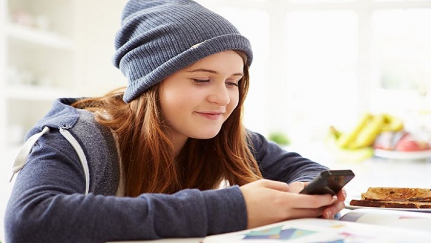علاقة معقدة.. الصحة النفسية للمراهقين ووسائل التواصل الاجتماعي