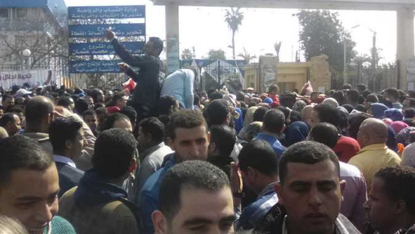 (صور) بسبب التدافع.. إصابة ٧٩ شخصًا في ملتقى توظيفي بكفر الشيخ