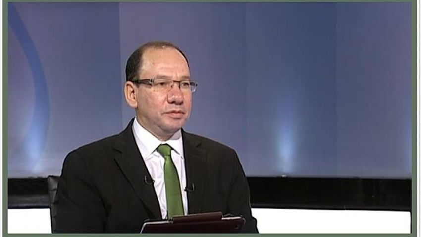 وائل قنديل ساخرًا: يوسف زيدان يستحق نوبل في الآداب