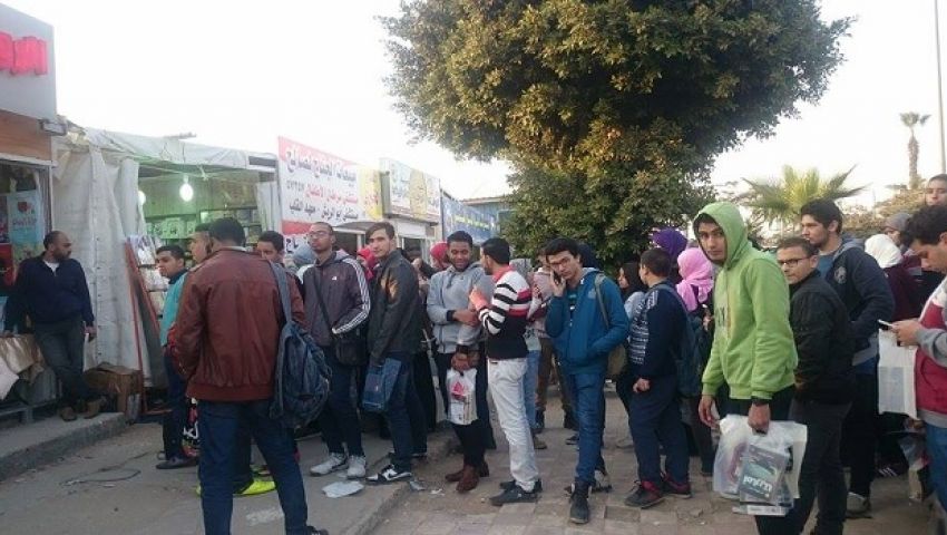 بالصور| غضب وزحام بسبب مؤلف هيبتا بمعرض الكتاب
