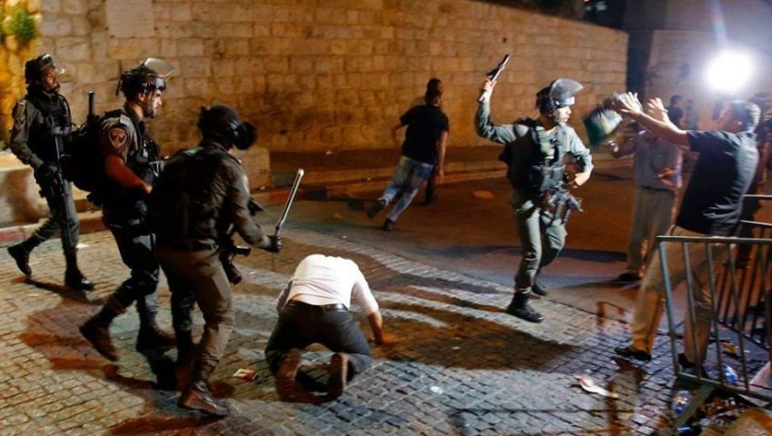 اعتداءات متكررة على المعتكفين بالأقصى.. جرائم الاحتلال مستمرة في شهر الصيام