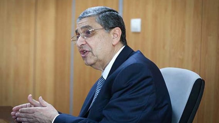 وزير الكهرباء يستعرض تطورات العمل بالمحطات المائية لتوليد الكهرباء