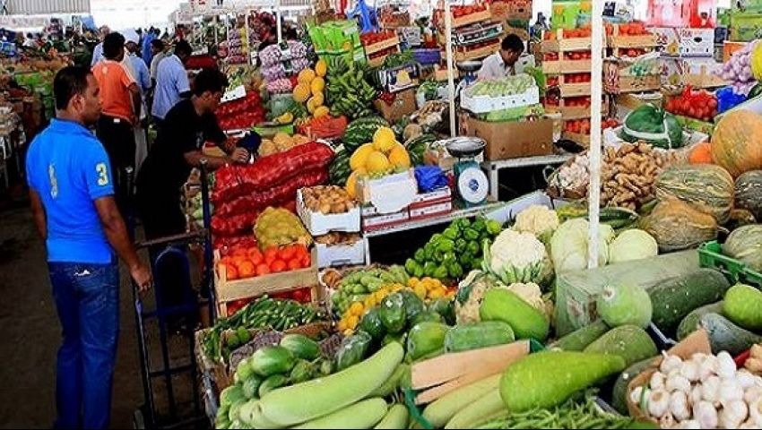 فيديو| تباين في أسعار الخضار والفاكهة.. البطاطس بـ6.30 جنيهًا